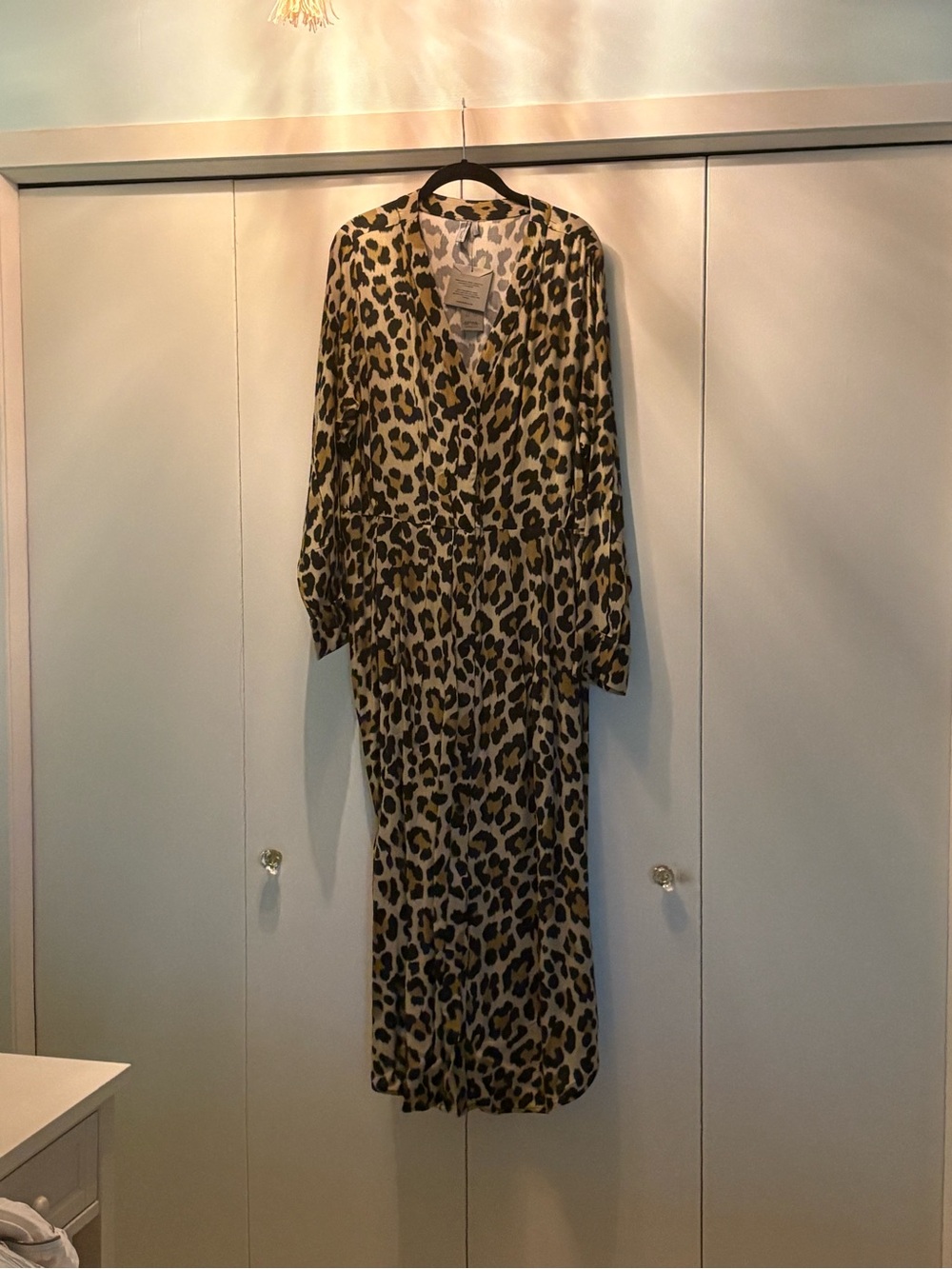 Leopard Print Long Sleeve V-Neck Midi Dress - Tan/Black